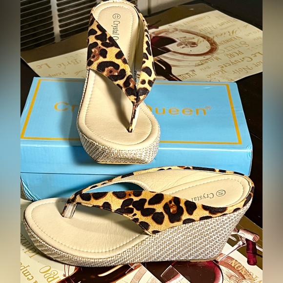 Brand new women’s wedge beach sandals. Heel height 3.73 inches - Picture 3 of 5